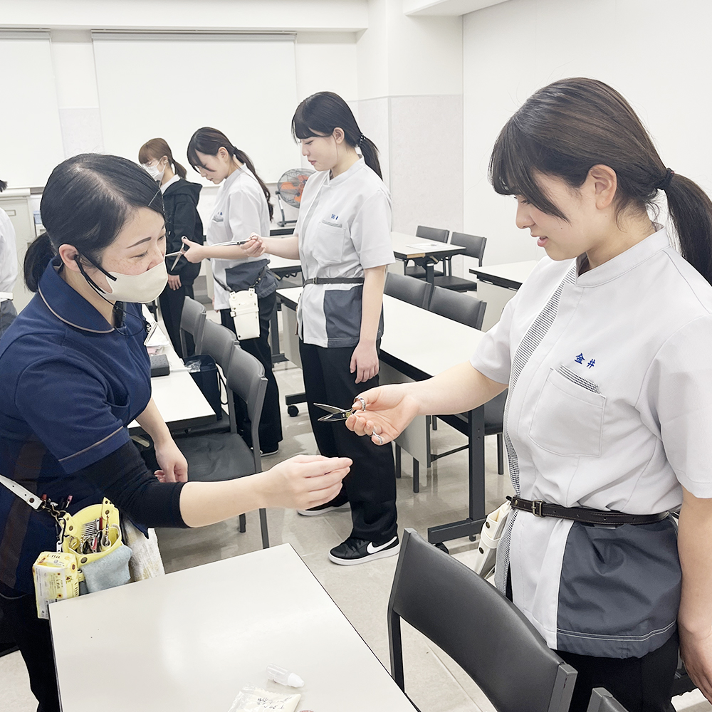 １年生、トリミング準備②